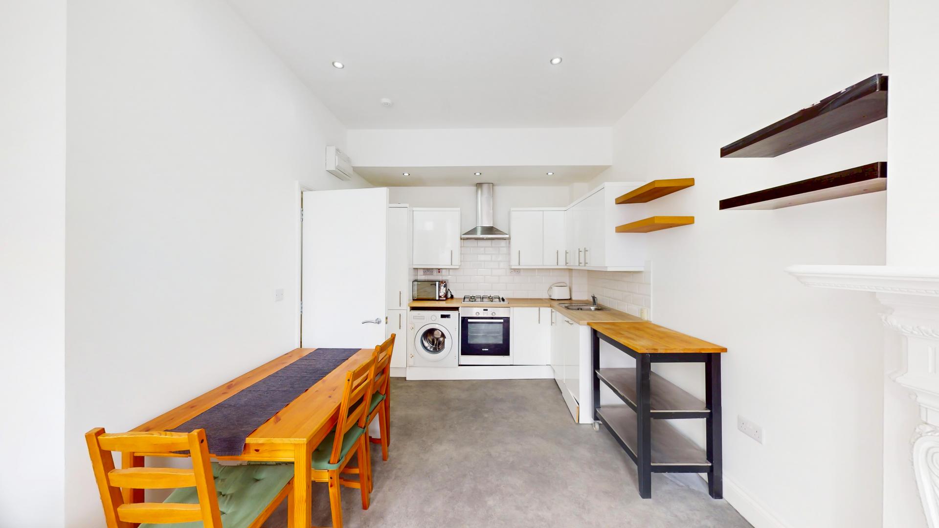 			2 Bedroom, 1 bath, 1 reception Flat			 Cricklewood Broadway, Cricklewood